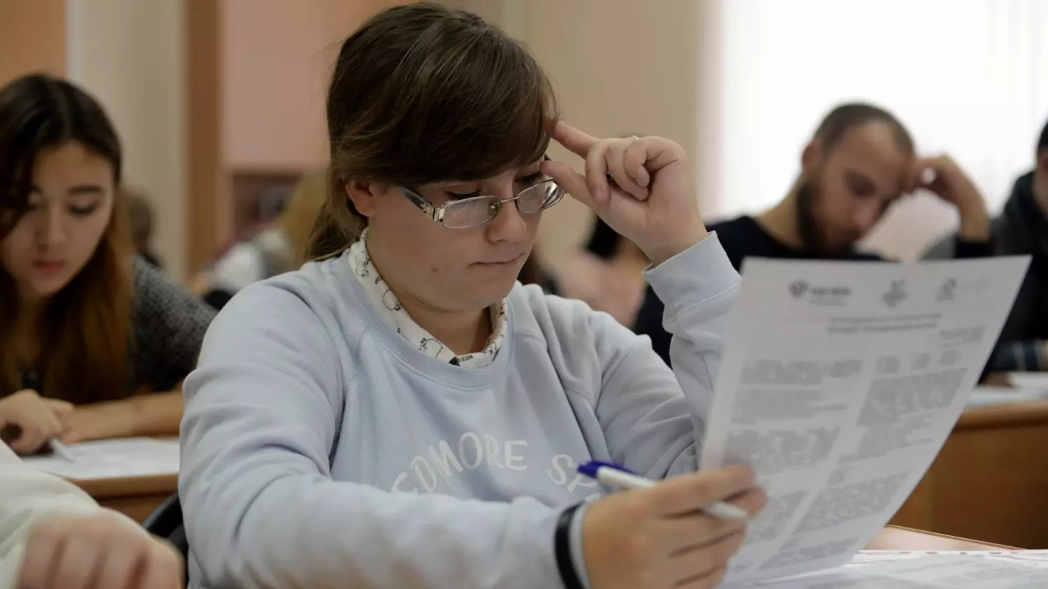 Детский психолог Арина Ткачук отметила, что «российское образование любит скакать по граблям».
