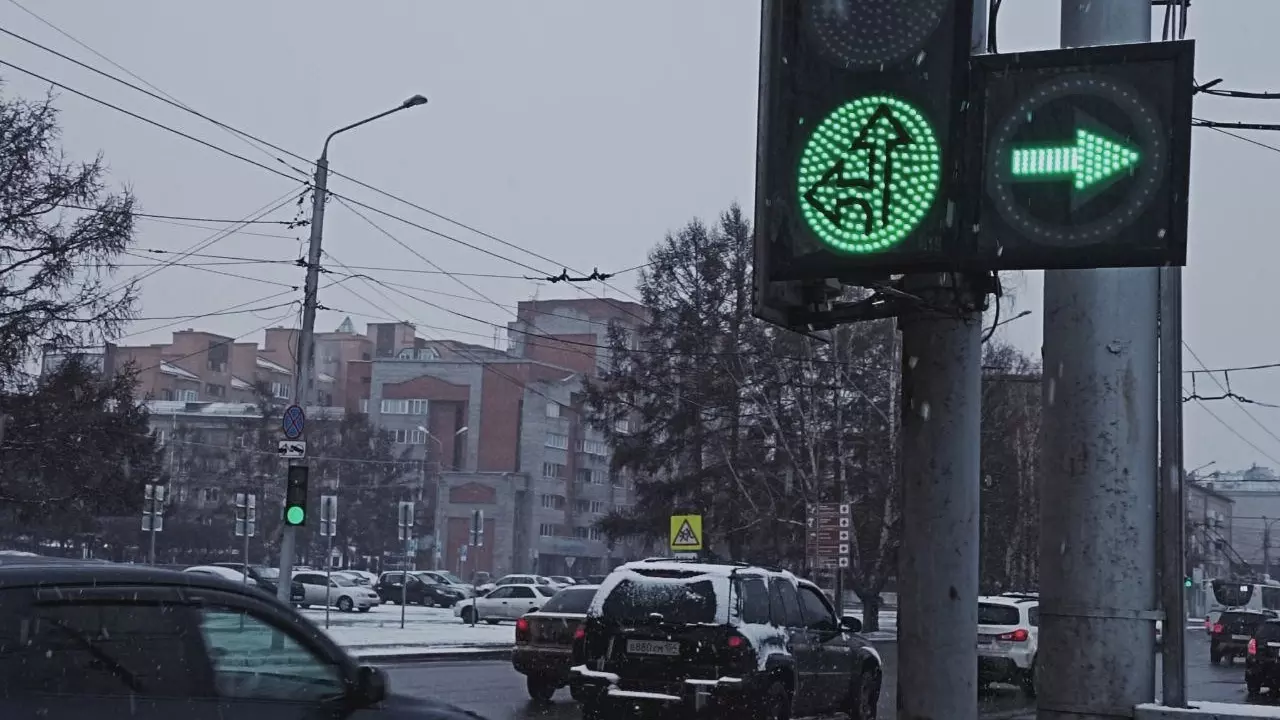 В Красноярске после снегопада резко выросло число аварий